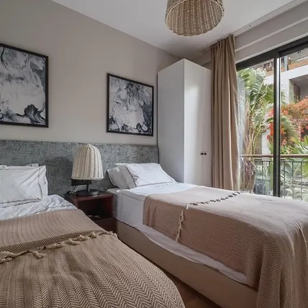2-bedroom Beachfront Flat With Amenities *