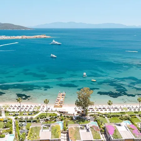 2-bedroom Beachfront Flat With Amenities