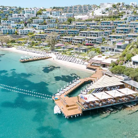 2-bedroom Beachfront Flat With Amenities *