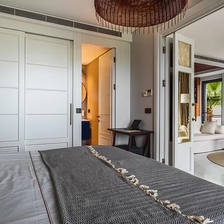 2-bedroom Beachfront Flat With Amenities