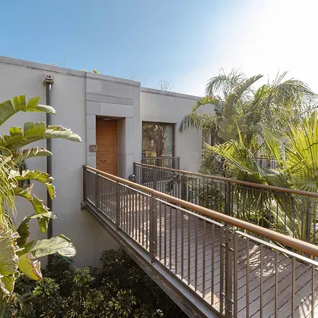 2-bedroom Beachfront Flat With Amenities Apartament