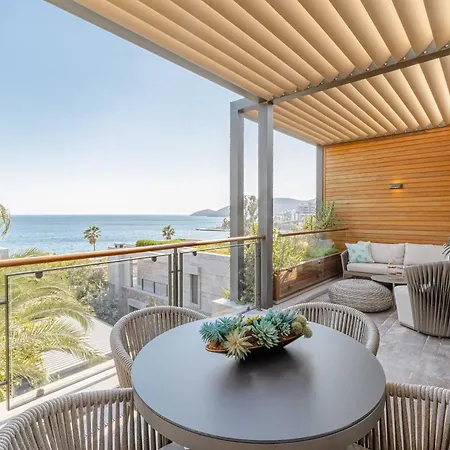 Apartament 2-bedroom Beachfront Flat With Amenities *