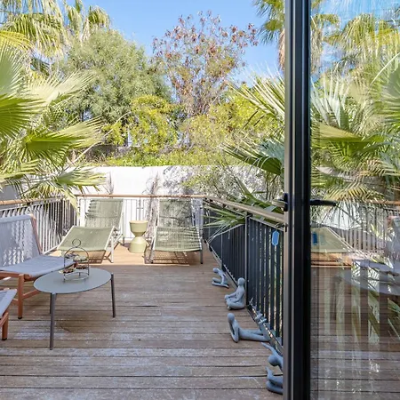 Apartament 2-bedroom Beachfront Flat With Amenities